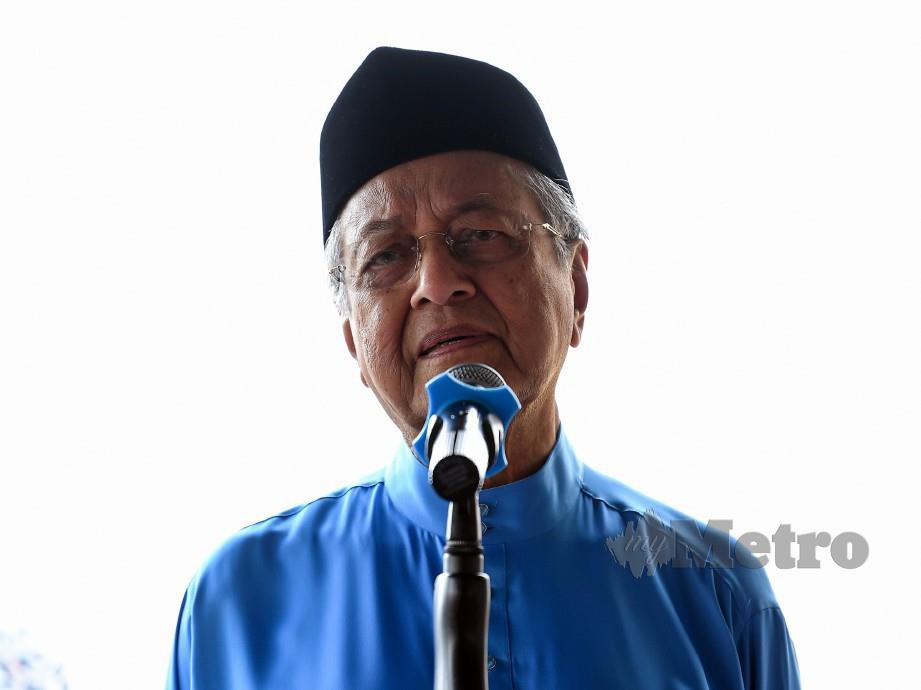 DR Mahathir Mohamad ketika menghadiri majlis ramah mesra penduduk di Langkawi. FOTO BERNAMA