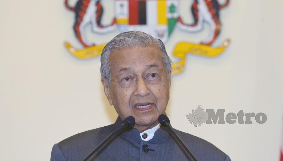 DR Mahathir ketika sidang media di Bangunan Perdana Putra. FOTO Ahmad Irham Mohd Noor