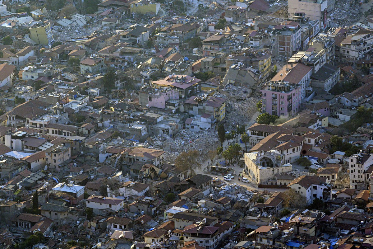 PENEMPATAN penduduk yang terjejas di Antakya, selatan Turkiye. FOTO AFP 