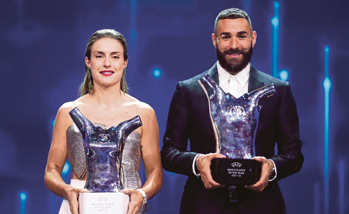PENYERANG Perancis dan Real Madrid, Karim Benzema (kanan) dan penyerang Barcelona, Alexia Putellas dipilih Pemain Terbaik Tahunan UEFA. FOTO EPA 