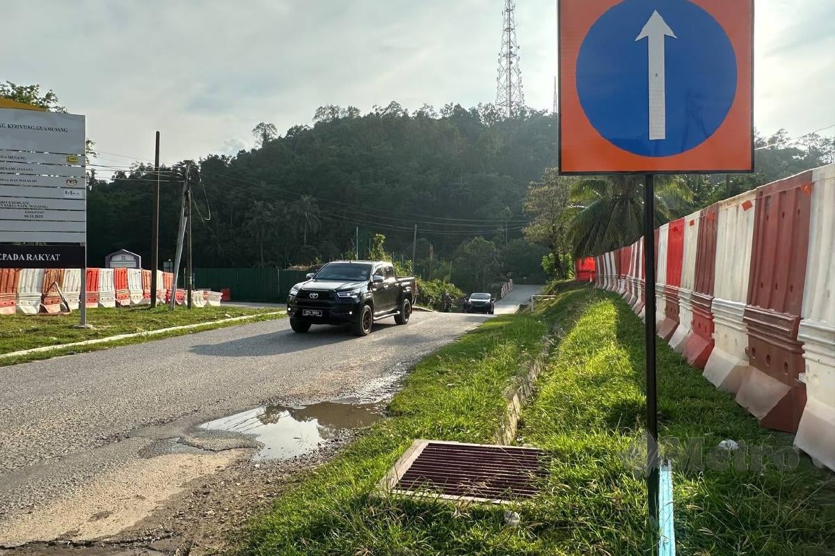 Jalan alternatif dari Kampung Kundur ke Bandar Lama Gua Musang (laluan D238) ditutup kepada semua jenis kenderaan bermula hari ini sehingga 4 November 2025. FOTO Paya Linda Yahya