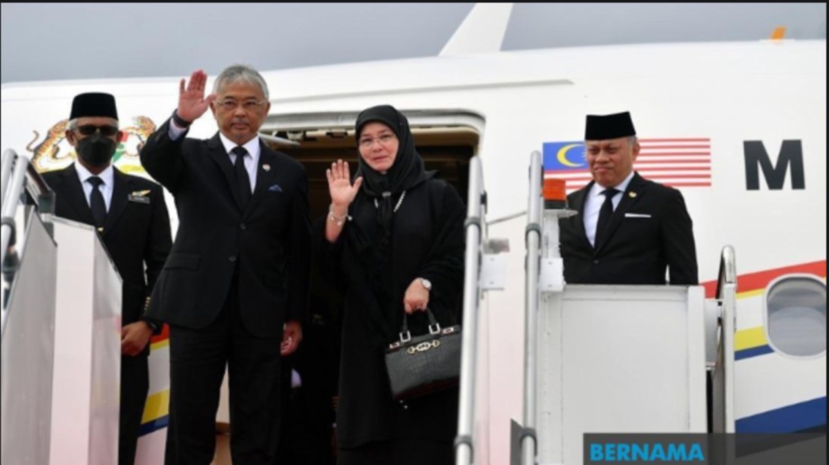 AL-Sultan Abdullah dan Tunku Azizah berangkat tiba di Pulau Pinang. FOTO Bernama.