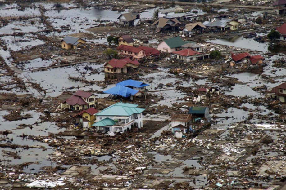 KEJADIAN tsunami yang melanda Indonesia. FOTO Agensi