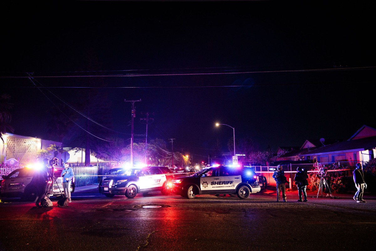 Polis di lokasi kejadian lelaki tembak tiga anaknya di sebuah gereja di Sacramento semalam. Foto AFP 