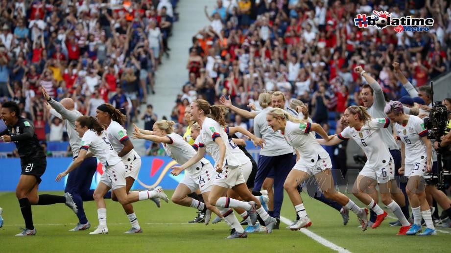 Skuad wanita Amerika Syarikat melonjak kegembiraan bergelar juara dunia di Lyon. FOTO REUTERS