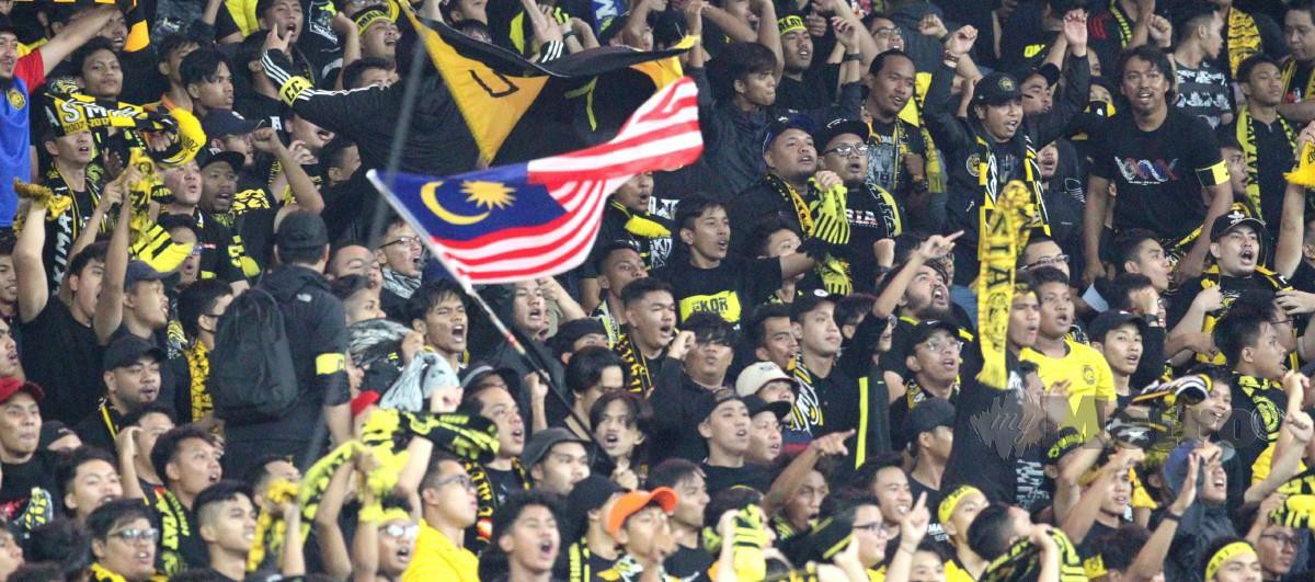 AURA dan sokongan padu penyokong bola sepak tempatan khususnya Ultras Malaya amat ditagih oleh barisan pemain skuad Harimau Malaya. FOTO NSTP