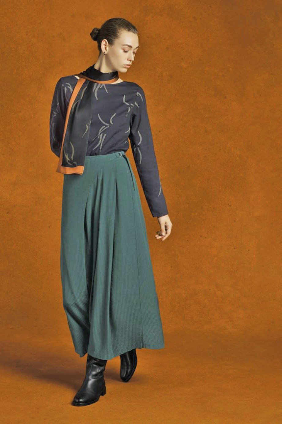 PADANAN fesyen yang menarik daripada koleksi rekaan Hana Tajima For Uniqlo sempena musim luruh dan sejuk 2020.