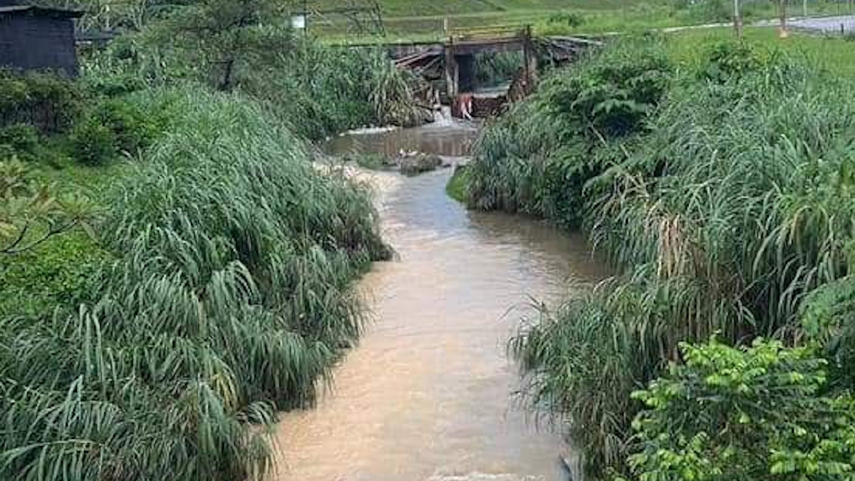 KEADAAN Sungai Sembah yang dikesan mempunyai kadar kekeruhan air sehingga 595 NTU. FOTO Ihsan LUAS