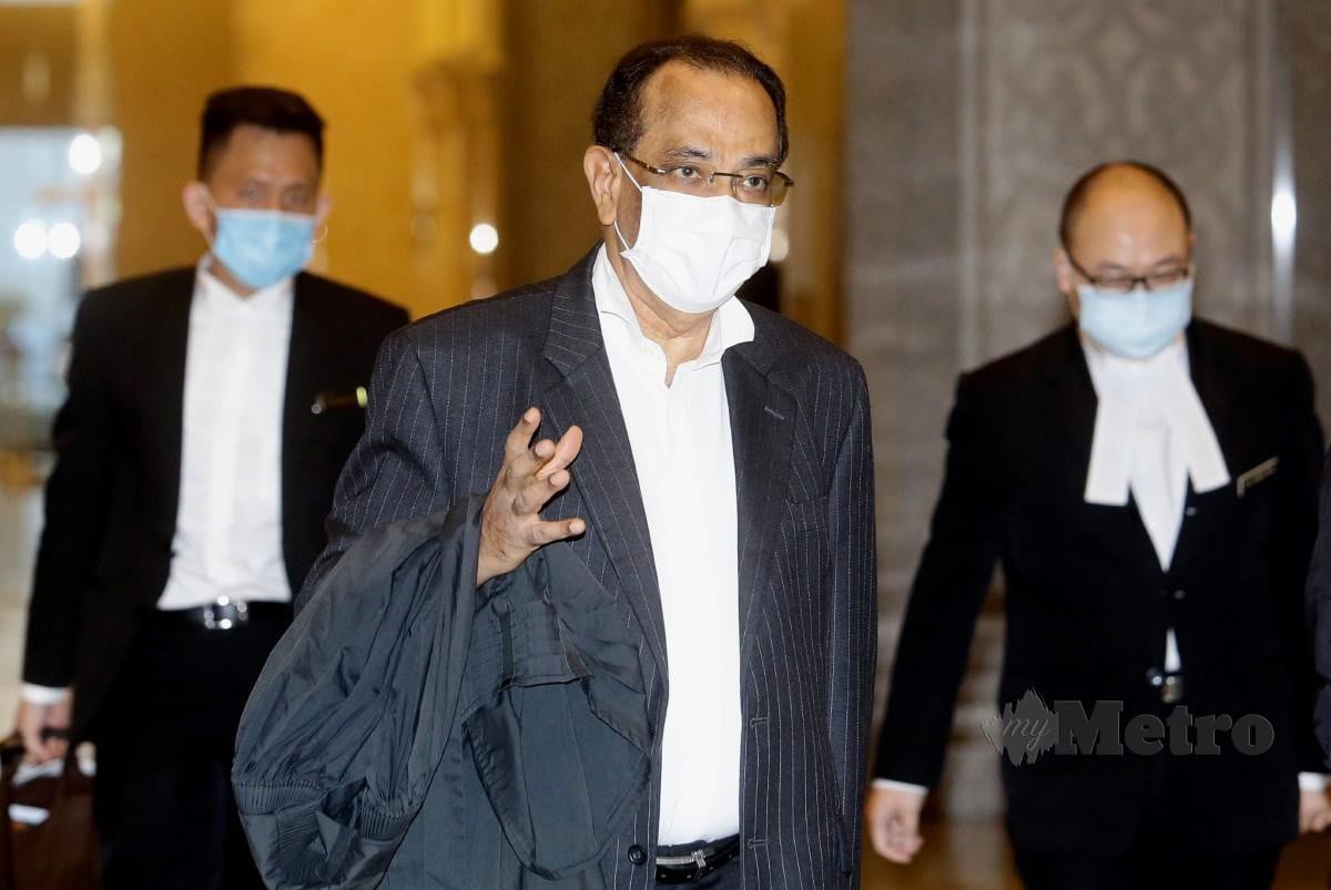Sithambaram tiba di pekarangan mahkamah berkaitan kes rayuan sabitan dan hukuman penjara terhadap Najib berhubung penyelewengan dana SRC International Sdn Bhd di Mahkamah Persekutuan, Putrajaya. Foto Mohd Fadli Hamzah 