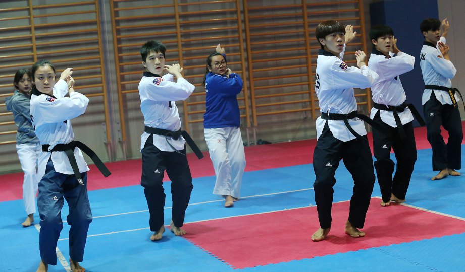 ATLET taekwondo negara jalani latihan.