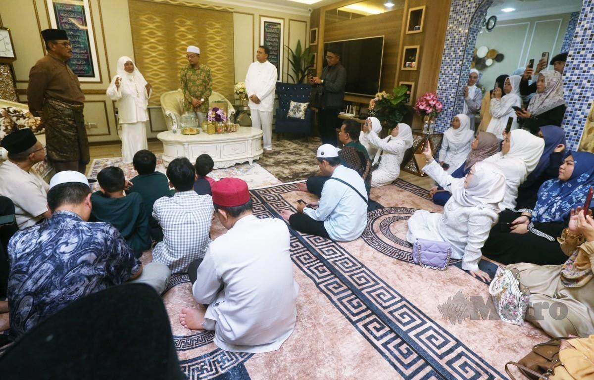 Majlis Tausiyah Ilmiah dan kenduri doa selamat sempena keberangkatan Wan Maimunah ke Makkah di kediaman anak angkatnya. FOTO Rohanis Shukri 