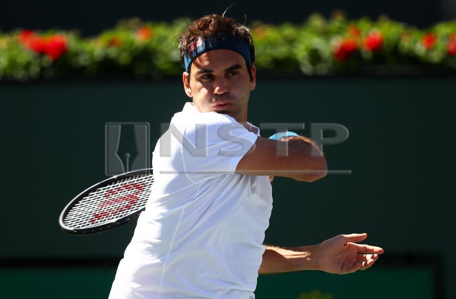 Aksi Roger Federer dalam Kejohanan Tenis Terbuka BNP Paribas di Indian Wells, California. FOTO AFP. 