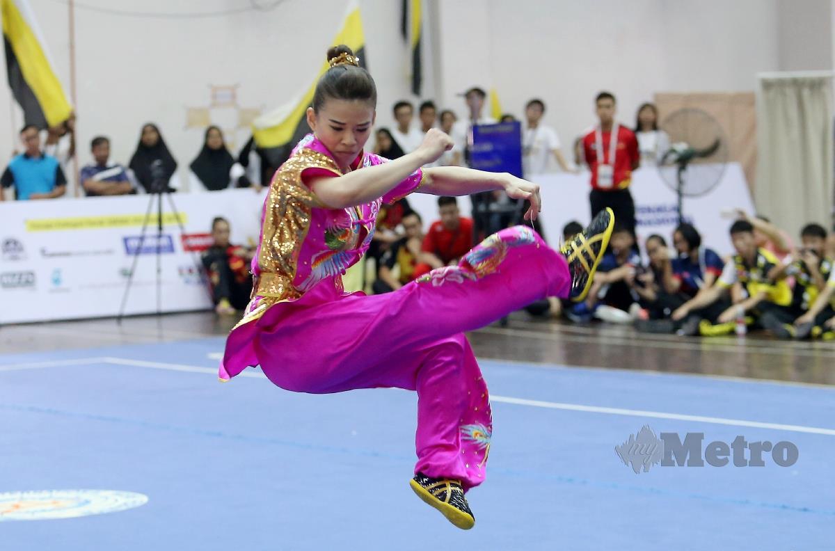 Atlet wushu Melaka, Tan Cheong Min ketika beraksi dalam acara nanquan wanita pada Sukma Perak 2018. FOTO File NSTP