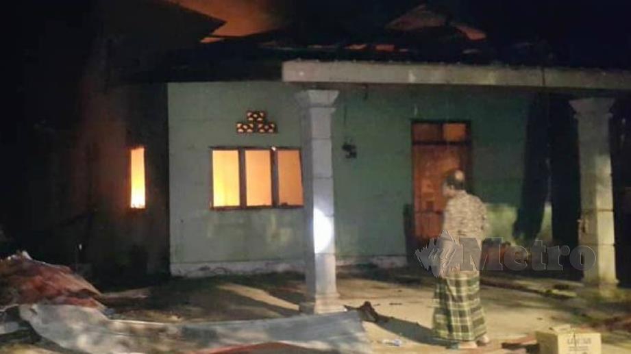 Sebuah daripada tiga rumah yang terbakar di Kampung Padang Bemban, Mahligai. FOTO Nor Amalina Alias