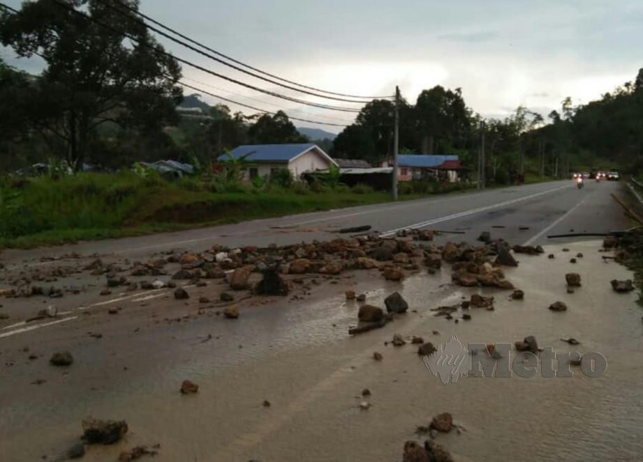 seperti hujan jatuh ke pasir