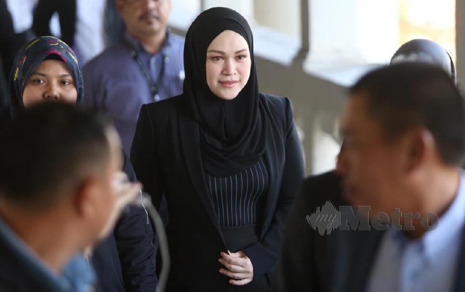 DATIN Seri Zizie Izette A. Samad, isteri bekas Pengerusi Bukan Eksekutif FELCRA Bhd, Datuk Seri Bung Mohktar, didakwa di Mahkamah Sesyen Kuala Lumpur. FOTO Mohamad Shahril Badri Saali