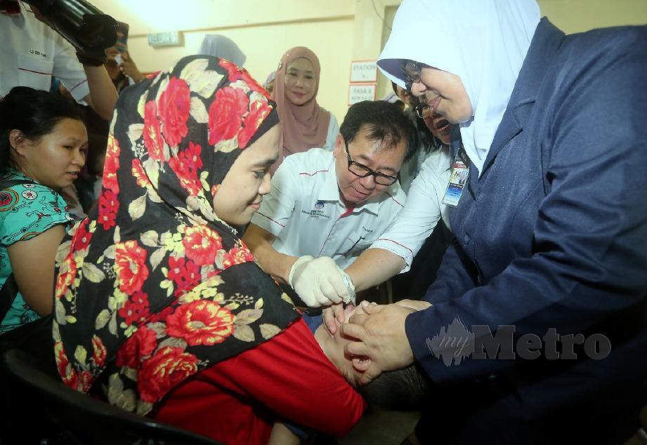 MING Fung (tengah) ketika hadir pada Majlis Pelancaran Kempen Imunisasi Polio Sabah. FOTO Malai Rosmah Tuah