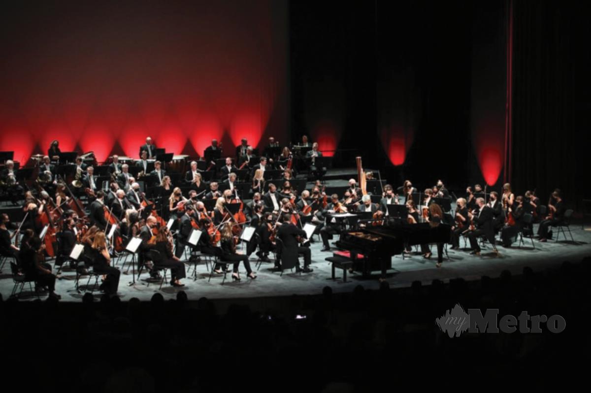 ORKESTRA Filharmonik London. 