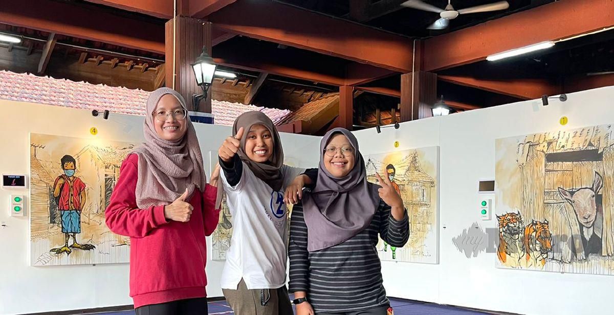 (DARI KIRI) Yusmardiah, Nur ‘Aqilah dan Faidah mengabungkan seni lukisan dan kujuruteraan elektronik dalam berkarya.