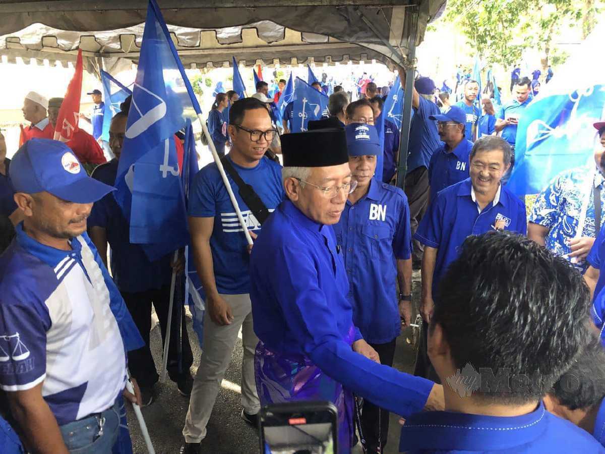 PENGERUSI Barisan Nasional Kedah Datuk Seri Mahdzir Khalid tiba di Pusat Penamaan Calon Padang Terap. FOTO Ahmad Mukhsein Mukhtar