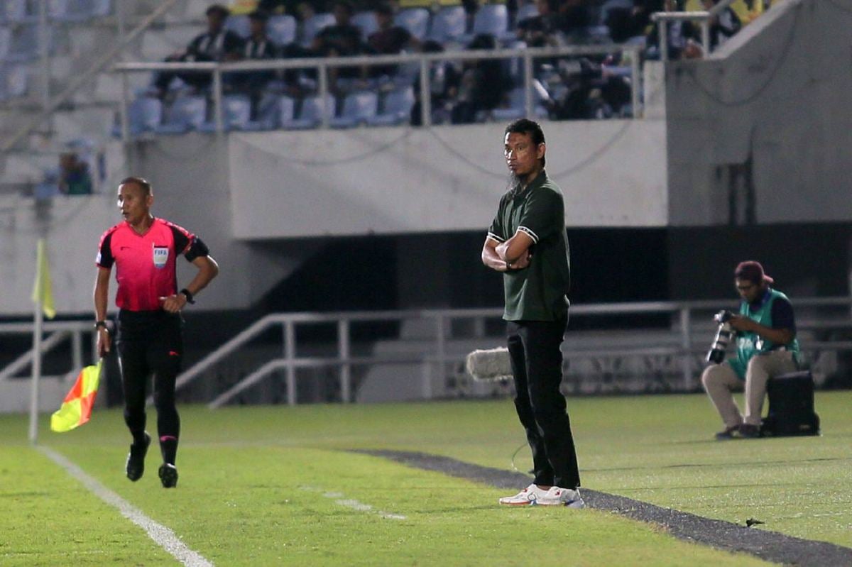Ketua Jurulatih Perak FC, Yusri Che Lah aksi Perlawanan Piala FA di Stadium Sultan Mizan Zainal Abidin, Gong Badak. NSTP/GHAZALI KORI