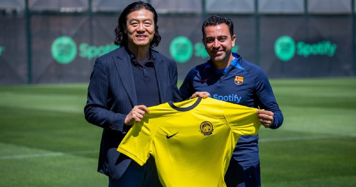 PAN Gon sempat bertemu dengan pengurus Barca, Xavi di Sepanyol. FOTO Ihsan Persatuan Bolasepak Malaysia