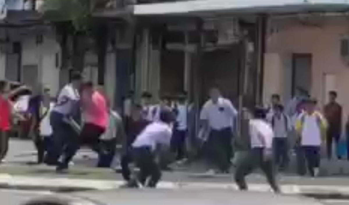 VIDEO tular pergaduhan sekumpulan pelajar sekolah di Sandakan.