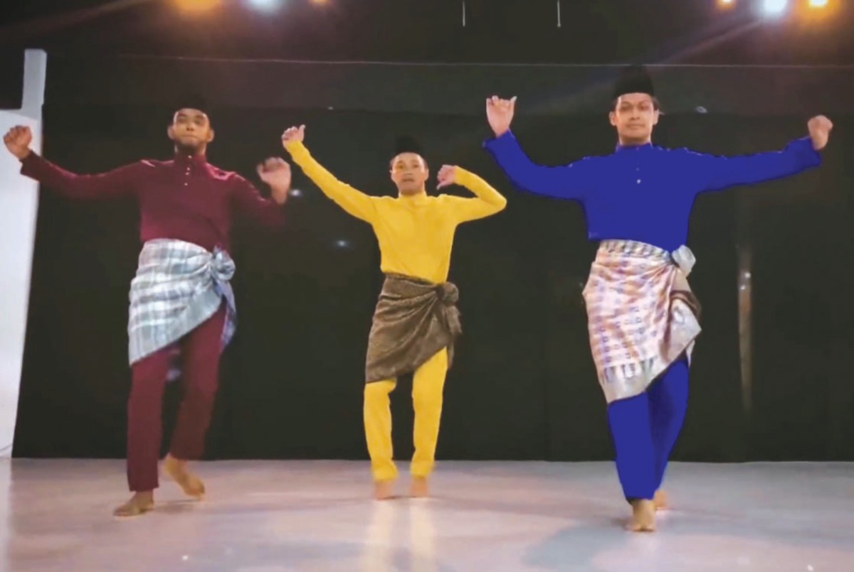 TARIAN zapin Melayu antara koreografi dimasukkan.