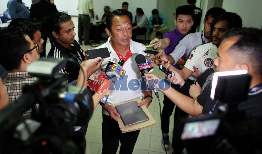 KETUA Jurulatih Olahraga, Zainal Abas ketika ditemuramah wartawan di Wisma MOM. FOTO Luqman Hakim Zubir