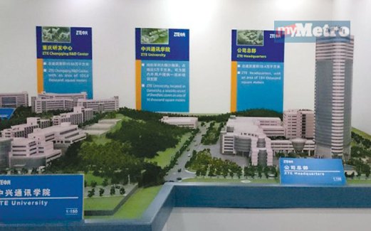 MODEL bangunan ibu pejabat ZTE di Shenzhen, China.