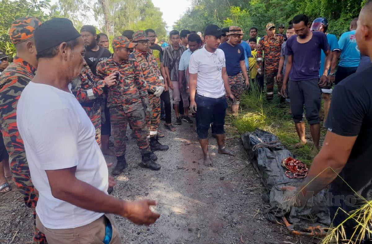 MAYAT Mohd Farizan ditemukan dalam lumpur paya bakau di Kuala Sala. FOTO ihsan Maritim Malaysia