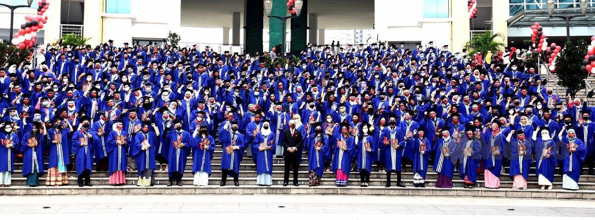 GRADUAN sidang pertama Majlis Graduasi Kumpulan MSU College Ke-24.