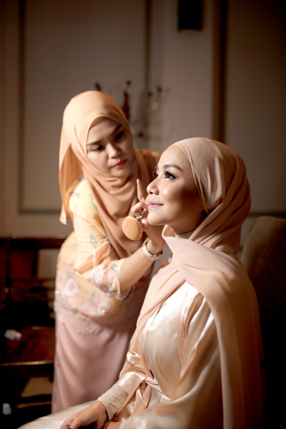 SERI pengantin terserlah pada wajah Mira.  FOTO: Ihsan TV3