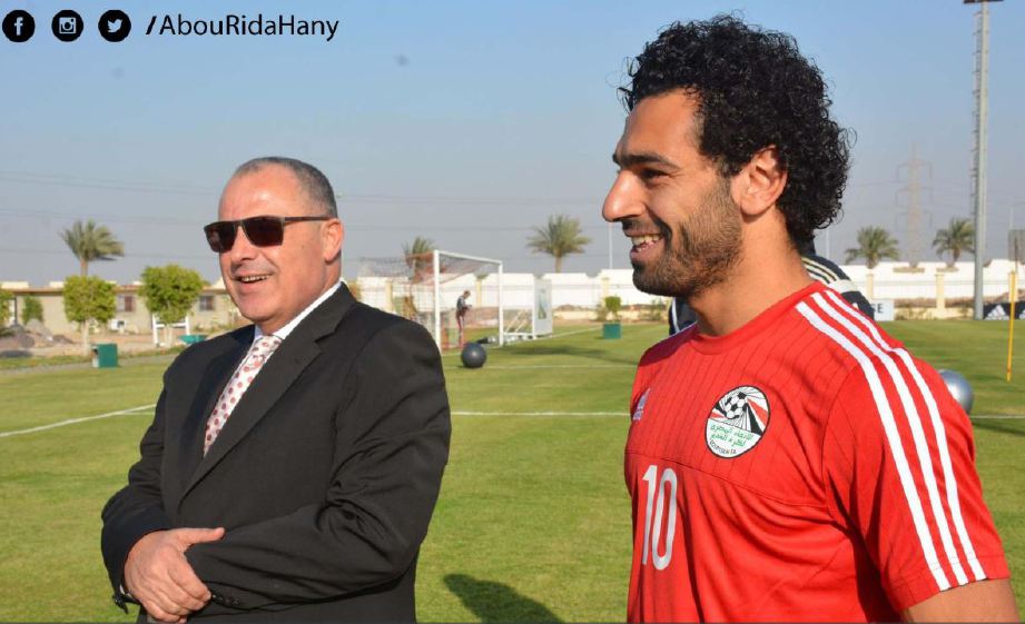 ABOU Rida (kiri) bersama bintang Mesir, Mohamed Salah. — FOTO Twitter AbouRidaHany