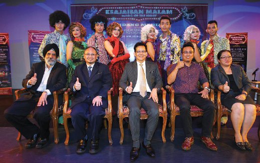 RASHIDI (duduk tengah) bersama Setiausaha Bahagian Pembangunan Industri Dr Nirwan Noh (duduk dua dari kiri) dan Pengurus Acara Putrajaya Floria Sdn Bhd Harisfazila Ahmad (duduk dua dari kanan) ketika sidang media MOTN 2016.
