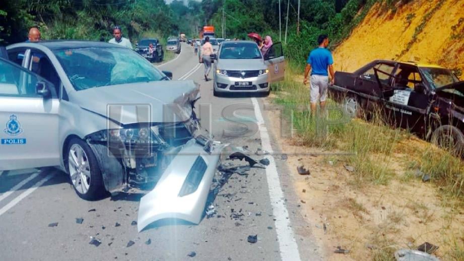 Proton Preve polis bertembung dengan Proton Iswara dipandu wanita. FOTO Ihsan Pembaca.