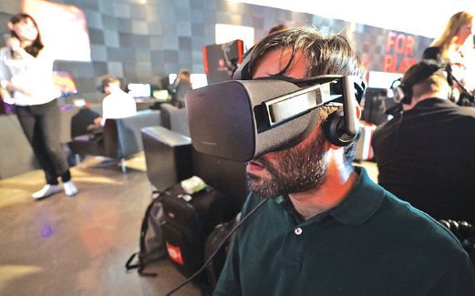 VR menjadi trend terkini dalam permainan video komputer.
