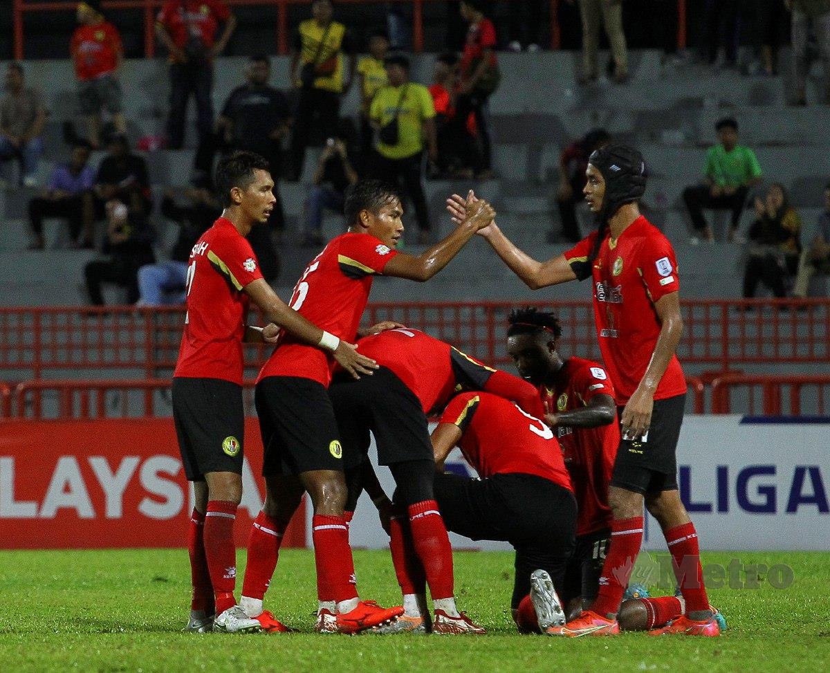 MUHAMMAD Safuwan Baharudin meraikan gol kemenangan pada perlawanan Liga Super di antara Negeri Sembilan FC menentang Kuala Lumpur City FC di Stadium Tuanku Abdul Rahman, Paroi. FOTO AZRUL EDHAM