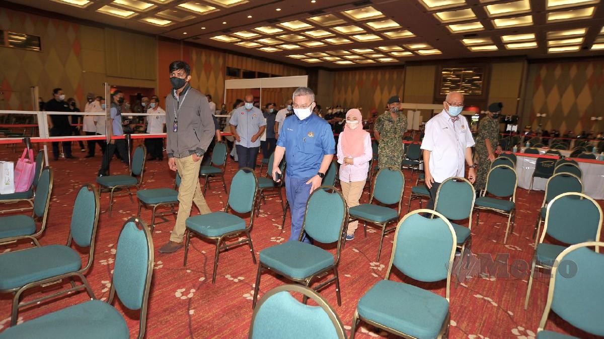 DR Adham melawat persiapan dewan PPV di Pusat Konvensyen Antarabangsa Persada Johor, Johor Bahru, hari ini. FOTO NUR AISYAH MAZALAN