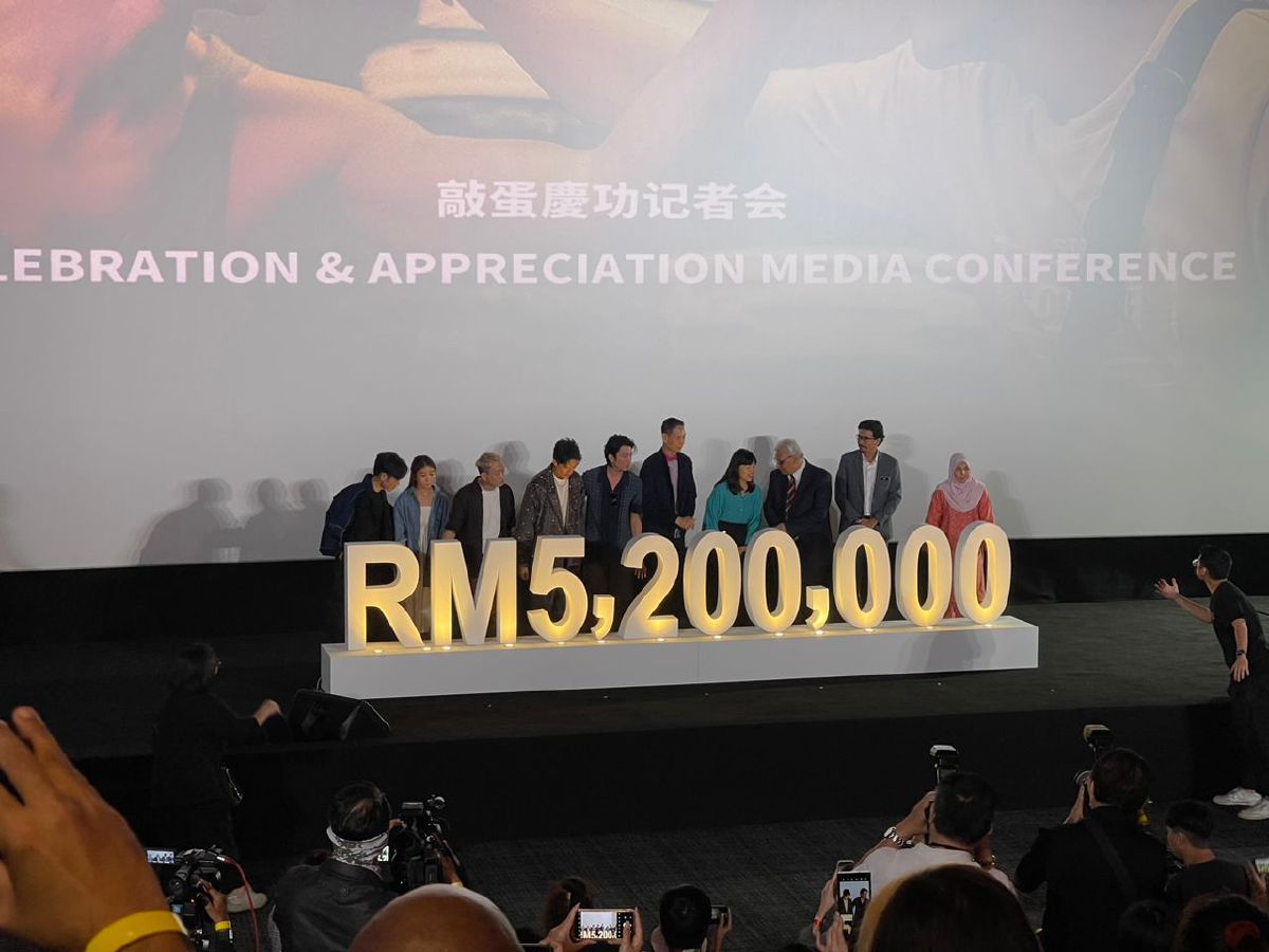 Filem Abang Adik berjaya menempa beberapa kemenangan di Festival Filem Far East ke-25.