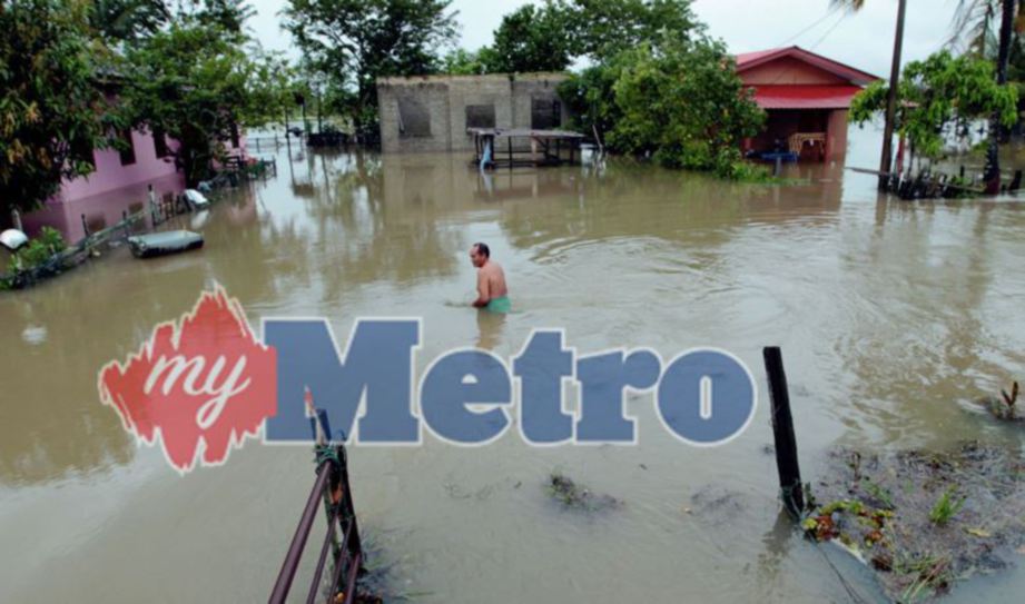 KEADAAN banjir termenung di kawasan bendang Kampung Pulau Ular, Simpangan, Tumpat, dekat Jalan Kasban. Ini berikutan air Sungai Golok mula melimpahi tebing sejak Selasa. FOTO Syamsi Suhaimi 