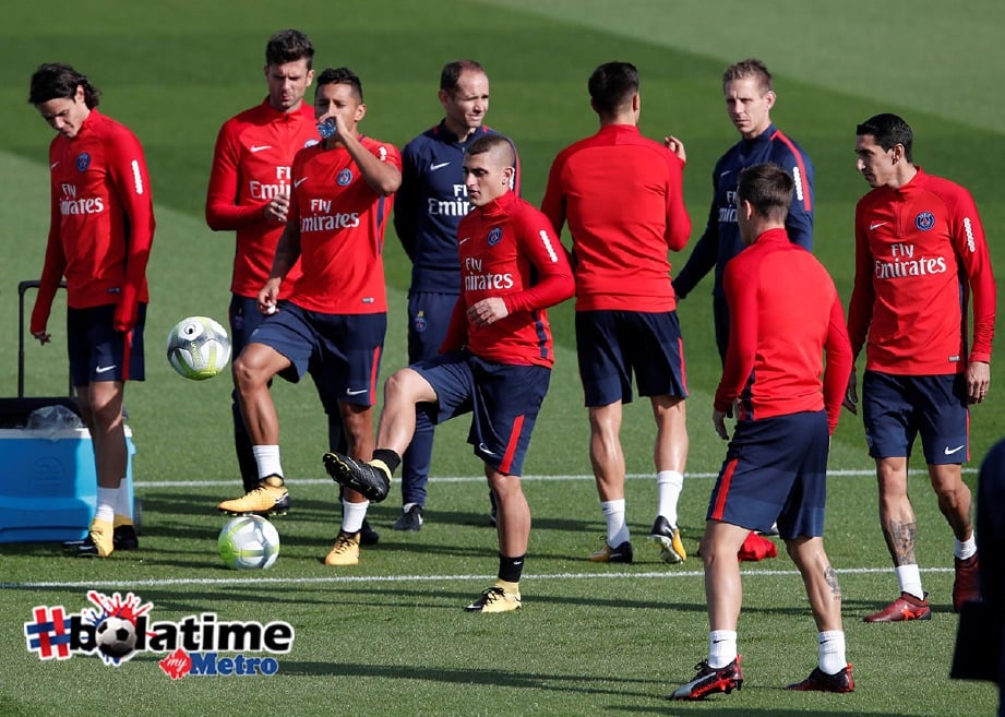 VERRATTI (tengah) bersama rakan sepasukan giat berlatih menjelang pertemuan dengan Bayern awal pagi Khamis ini. - Foto REUTERS