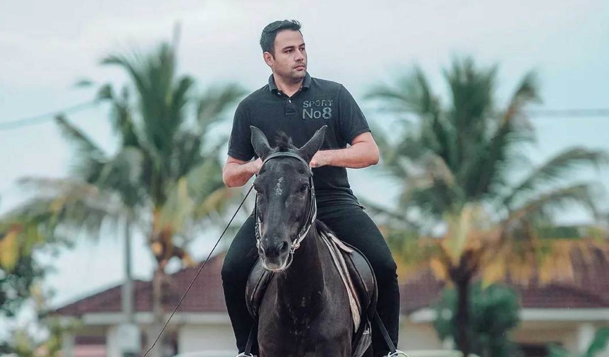 AFIQ memuat naik gambar dia menunggang kuda di Instagram.