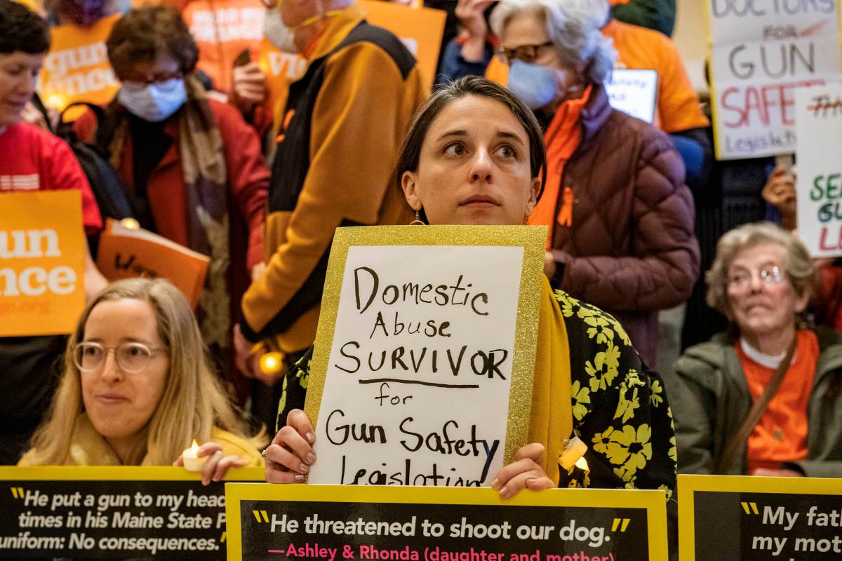 Penyokong menyatakan sokongan dalam perhimpunan keselamatan penggunaan senjata di Augusta, Maine. - FOTO AFP