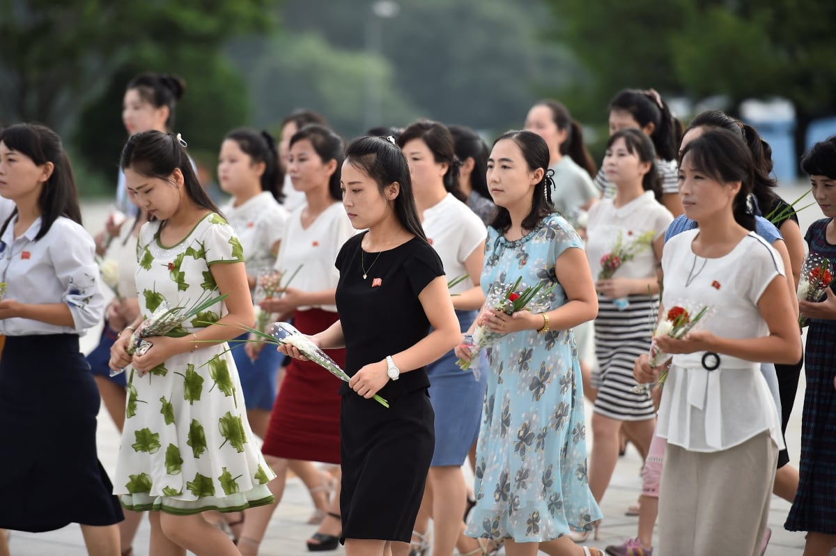 Penduduk Korea Utara di Pyongyang. - FOTO AFP