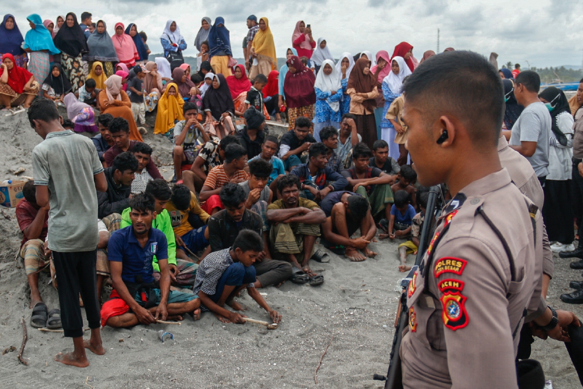 Sebahagian Rohingya yang tiba di Aceh bulan lalu. - FOTO AFP