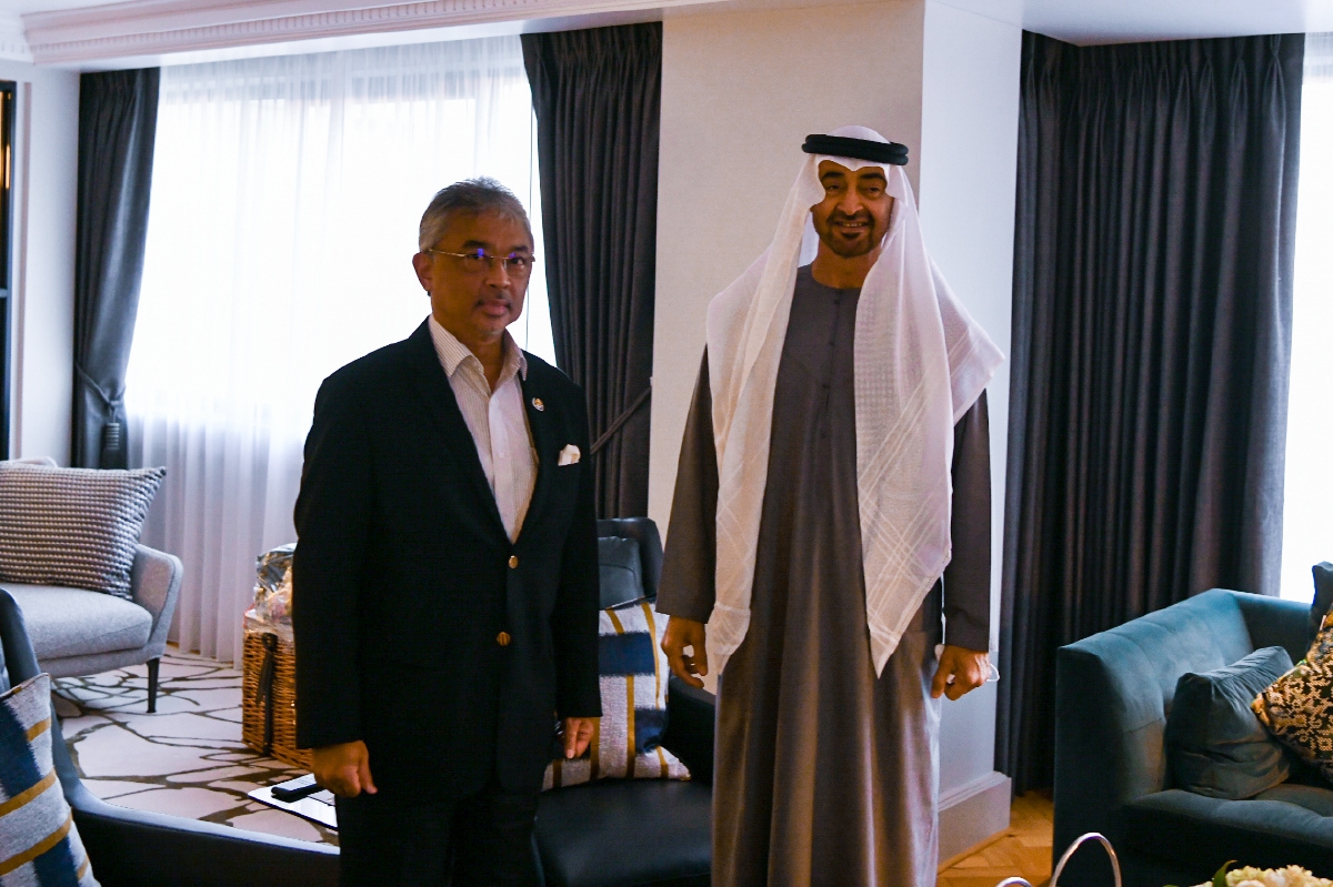 YANG di-Pertuan Agong berkenan menerima kunjungan Putera Mahkota Abu Dhabi, Sheikh Mohammed Zayed Al Nahyan.