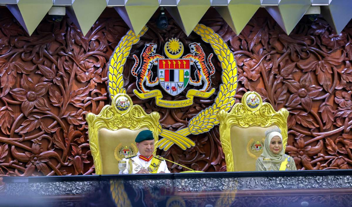  YANG di-Pertuan Agong Sultan Ibrahim berkenan menyampaikan Titah Diraja pada Istiadat Pembukaan Mesyuarat Pertama Penggal Ketiga, Parlimen ke-15 di Dewan Rakyat. FOTO BERNAMA