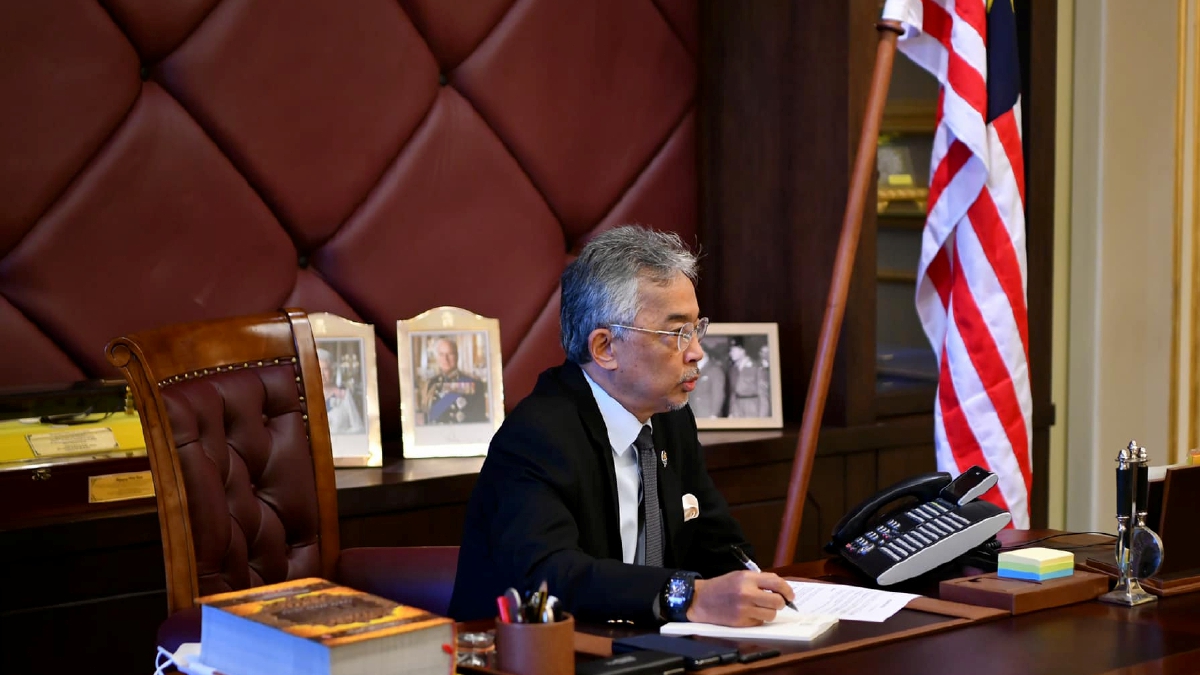 AL-Sultan Abdullah menerima panggilan telefon secara peribadi daripada Recep Tayyip Erdogan, di Istana Negara, hari ini. FOTO Ihsan FB Istana Negara.