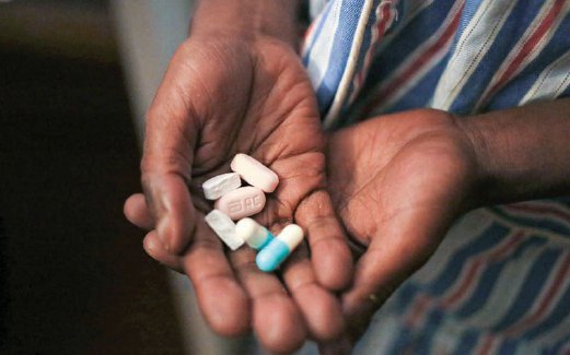 RAWATAN antiviral membolehkan pesakit AIDS dan penghidap HIV jalani hidup yang lebih baik.